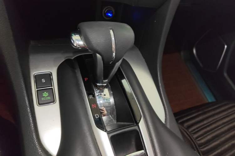 Used Honda Avancier 2017 240TURBO Two-Wheel Drive Elite Edition Gear Lever