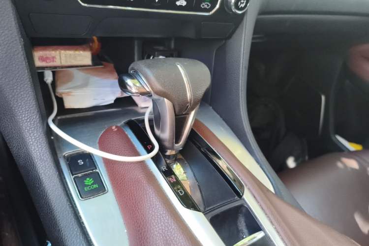 Used Honda Avancier 2017 240TURBO Two-Wheel Drive Elite Edition Gear Lever