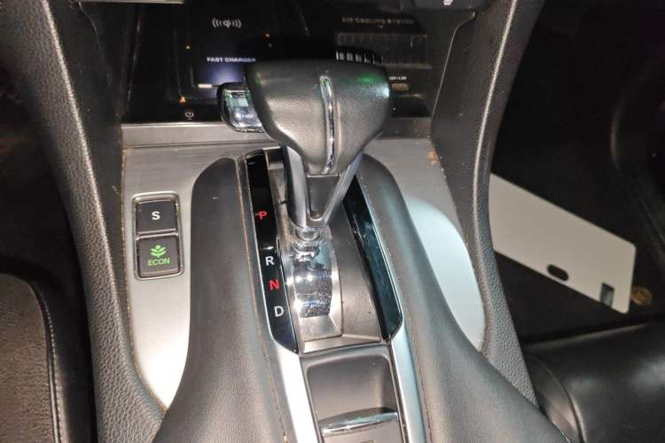 Used Honda Avancier 2017 240TURBO Two-Wheel Drive Premium Edition Gear Lever