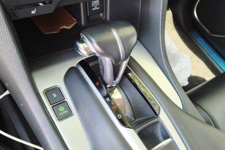 Used Honda Avancier 2017 240TURBO Two-Wheel Drive Premium Edition Gear Lever