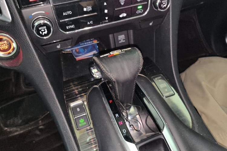 Used Honda Avancier 2017 240TURBO Two-Wheel Drive Premium Edition Gear Lever