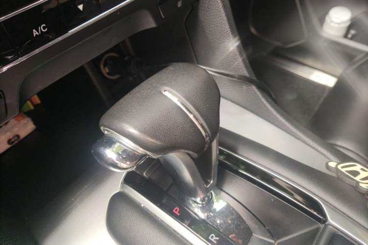 Used Honda Avancier 2017 240TURBO Two-Wheel Drive Premium Edition Gear Lever