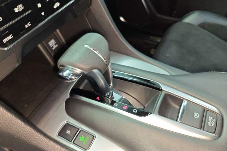 Used Honda Avancier 2017 240TURBO Two-Wheel Drive Elite Edition Gear Lever