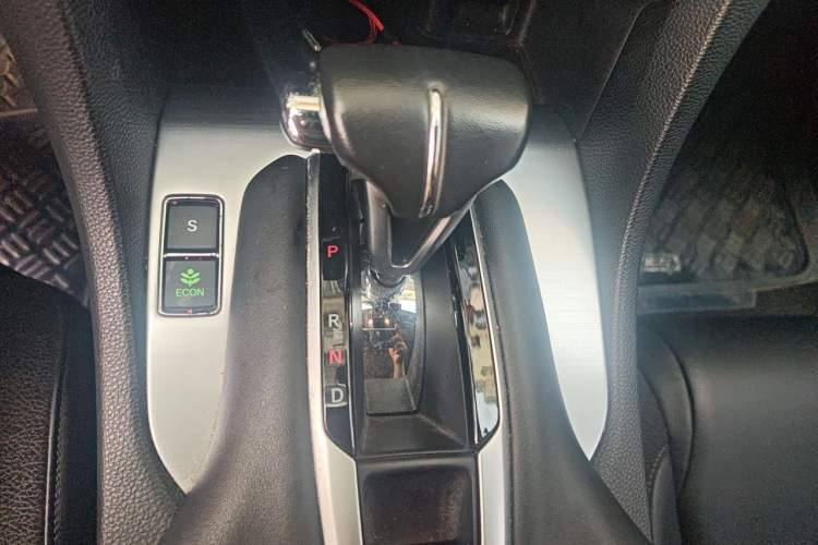 Used Honda Avancier 2017 240TURBO Two-Wheel Drive Premium Edition Gear Lever