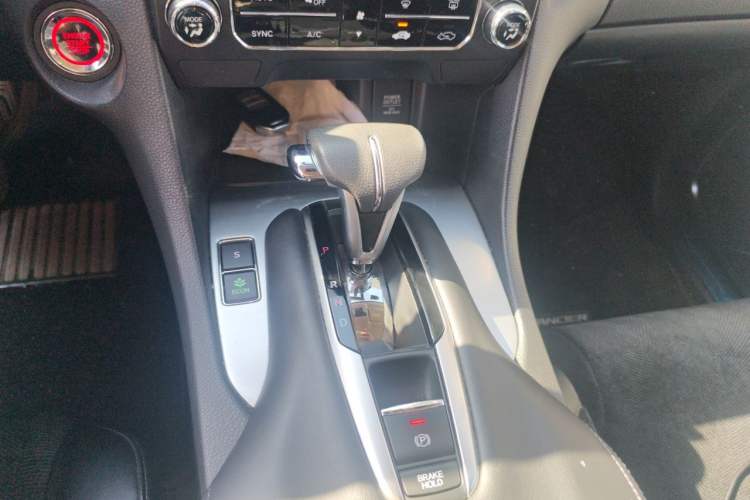 Used Honda Avancier 2017 240TURBO Two-Wheel Drive Elite Edition Gear Lever
