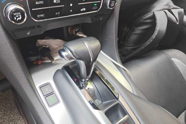 Used Honda Avancier 2017 240TURBO Two-Wheel Drive Premium Edition Gear Lever