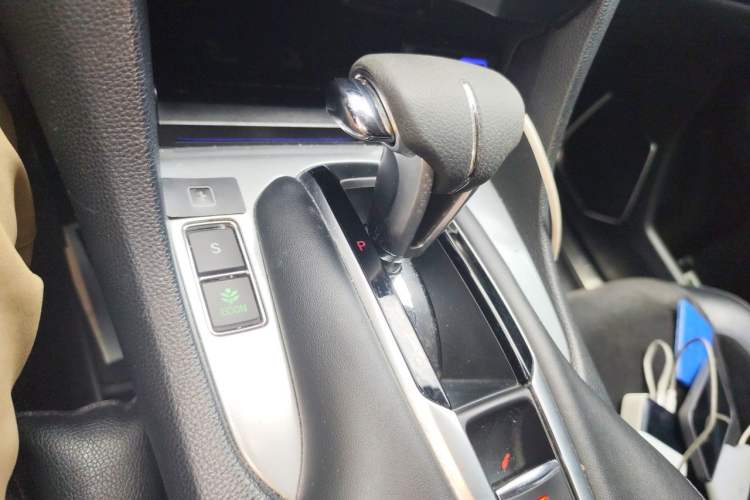 Used Honda Avancier 2017 240TURBO Two-Wheel Drive Elite Edition Gear Lever
