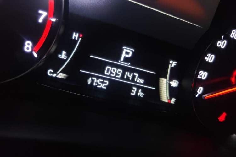Used Honda Avancier 2017 240TURBO Two-Wheel Drive Elite Edition Odometer Close Up