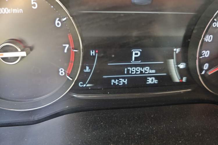 Used Honda Avancier 2017 240TURBO Two-Wheel Drive Elite Edition Odometer Close Up