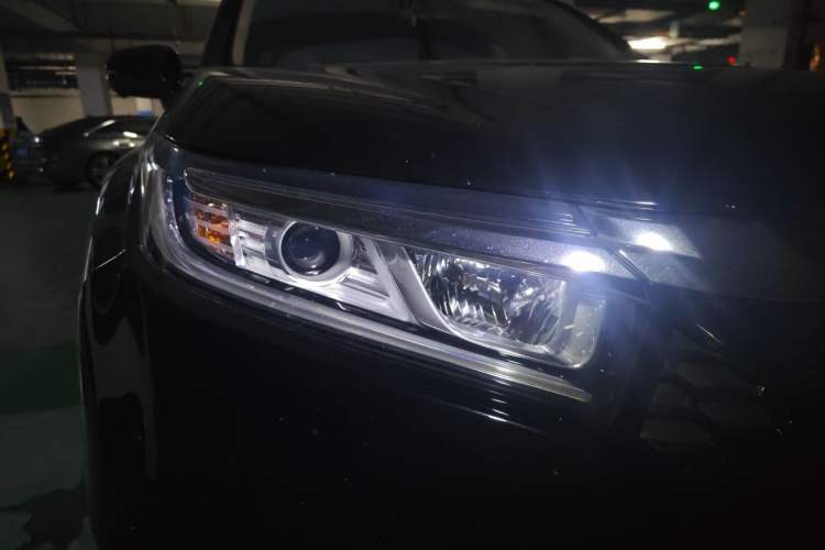 Used Honda Avancier 2017 240TURBO Two-Wheel Drive Elite Edition Right Front Headlight