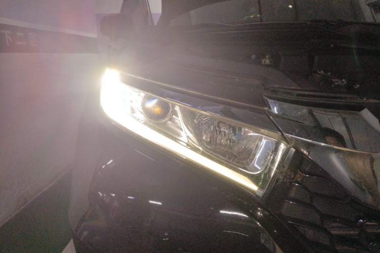 Used Honda Avancier 2017 240TURBO Two-Wheel Drive Luxury Edition Right Front Headlight