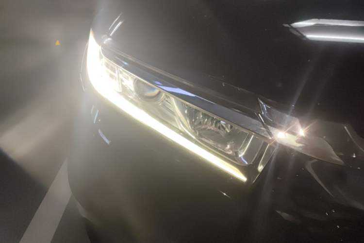 Used Honda Avancier 2017 240TURBO Two-Wheel Drive Elite Edition Right Front Headlight