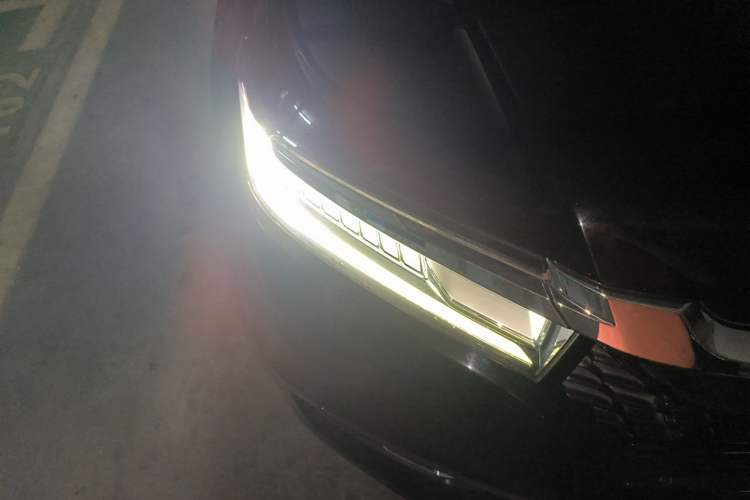 Used Honda Avancier 2017 240TURBO Two-Wheel Drive Premium Edition Right Front Headlight