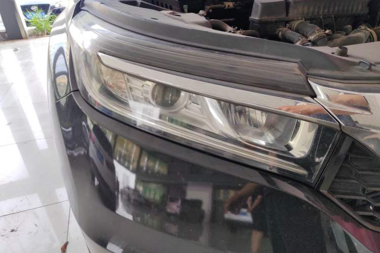 Used Honda Avancier 2017 240TURBO Two-Wheel Drive Elite Edition Right Front Headlight