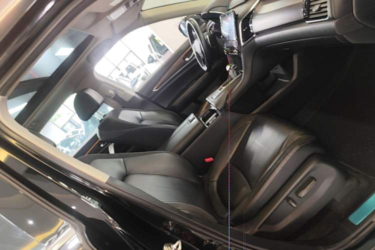 Used Honda Avancier 2017 240TURBO Two-Wheel Drive Premium Edition Right Front Seat
