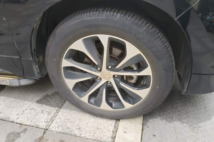 Used Honda Avancier 2017 240TURBO Two-Wheel Drive Elite Edition Right Front Wheel Hub
