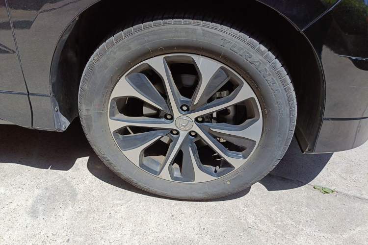 Used Honda Avancier 2017 240TURBO Two-Wheel Drive Premium Edition Right Front Wheel Hub