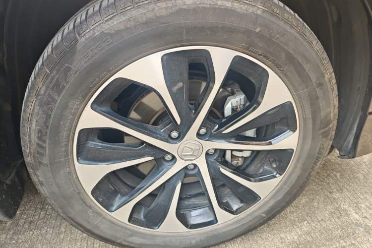 Used Honda Avancier 2017 240TURBO Two-Wheel Drive Premium Edition Right Front Wheel Hub