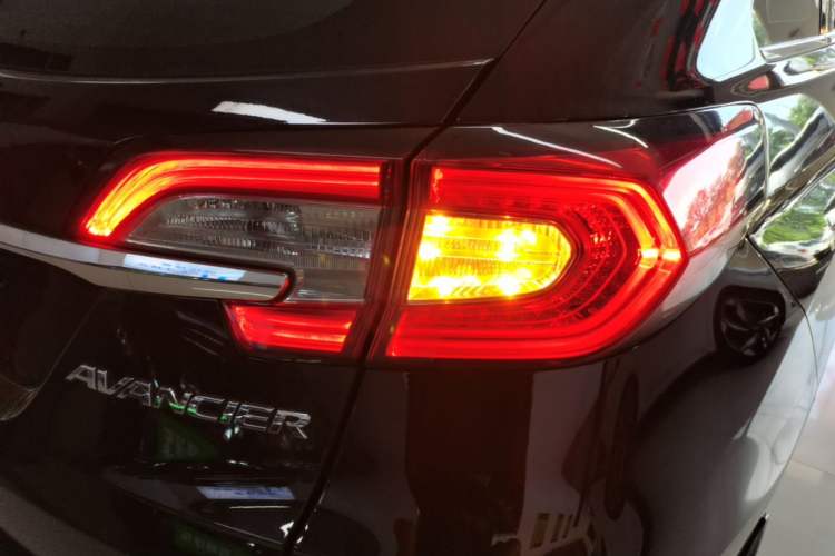 Used Honda Avancier 2017 240TURBO Two-Wheel Drive Comfort Version Right Rear Taillight