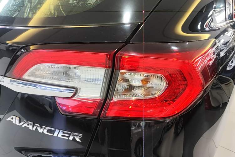 Used Honda Avancier 2017 240TURBO Two-Wheel Drive Premium Edition Right Rear Taillight