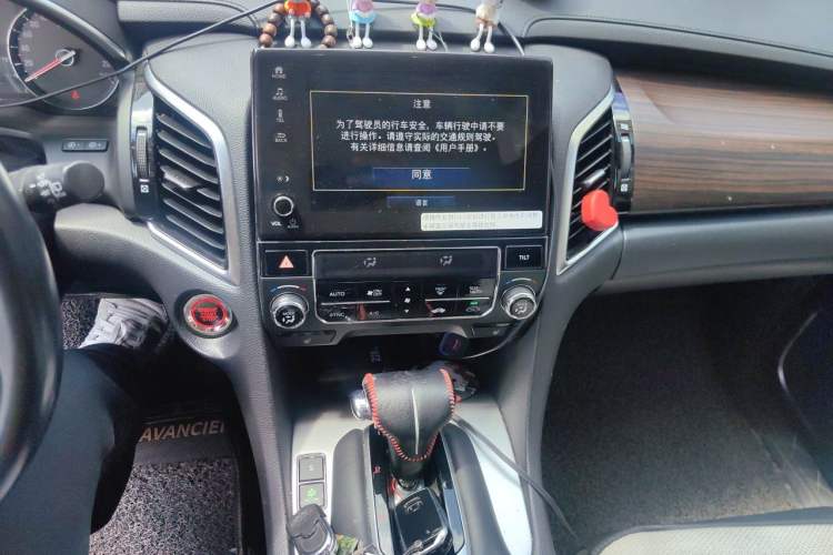 Used Honda Avancier 2017 240TURBO Two-Wheel Drive Luxury Edition Audio And AC Panel