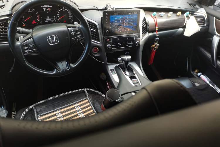 Used Honda Avancier 2017 240TURBO Two-Wheel Drive Luxury Edition Center Console