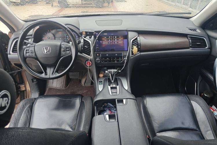 Used Honda Avancier 2017 240TURBO Two-Wheel Drive Luxury Edition Center Console