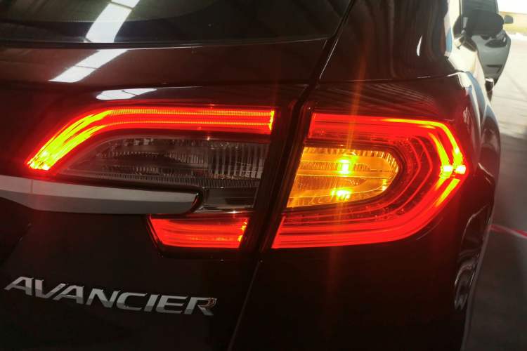 Used Honda Avancier 2017 370TURBO 2WD Luxury Edition Exterior 1