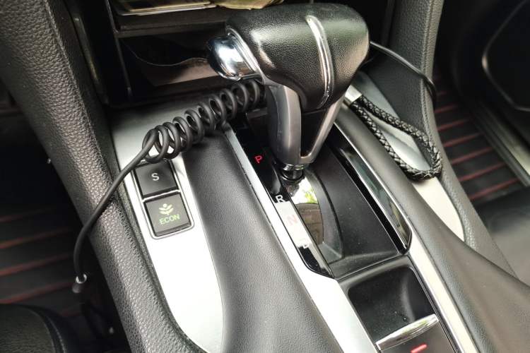 Used Honda Avancier 2017 240TURBO Two-Wheel Drive Premium Edition Gear Lever