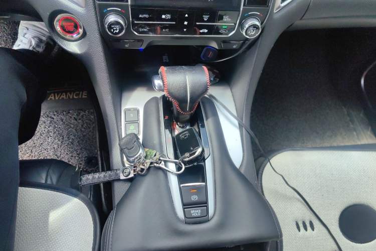 Used Honda Avancier 2017 240TURBO Two-Wheel Drive Luxury Edition Gear Lever