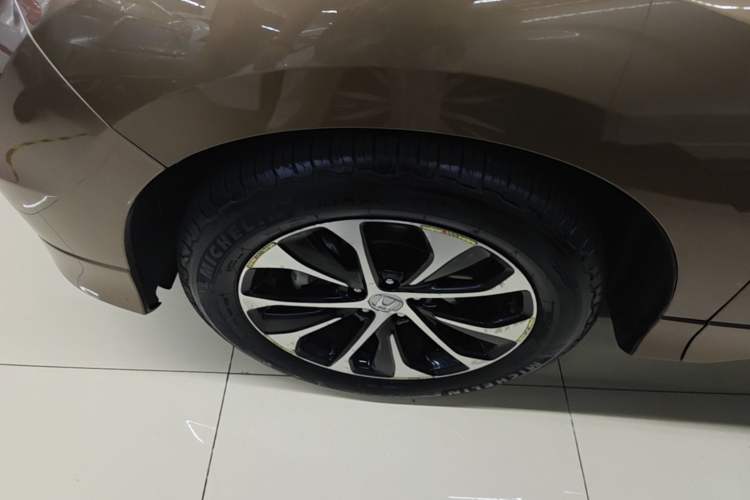Used Honda Avancier 2017 240TURBO Two-Wheel Drive Premium Edition Left Front Wheel Hub