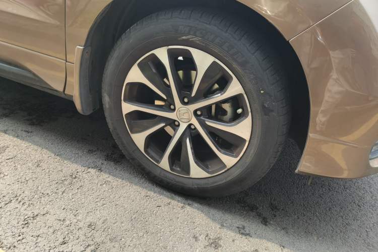 Used Honda Avancier 2017 240TURBO Two-Wheel Drive Premium Edition Right Front Wheel Hub