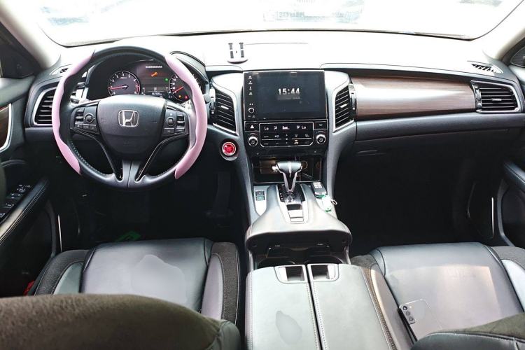 Used Honda Avancier 2017 240TURBO Two-Wheel Drive Premium Edition Center Console
