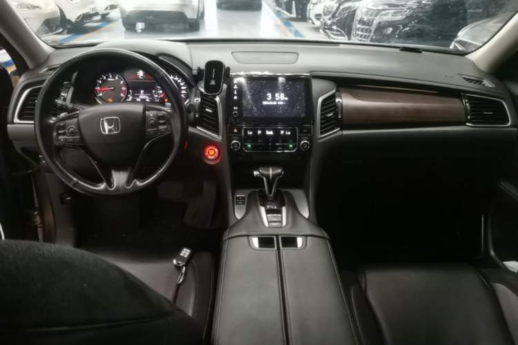 Used Honda Avancier 2017 240TURBO Two-Wheel Drive Premium Edition Center Console