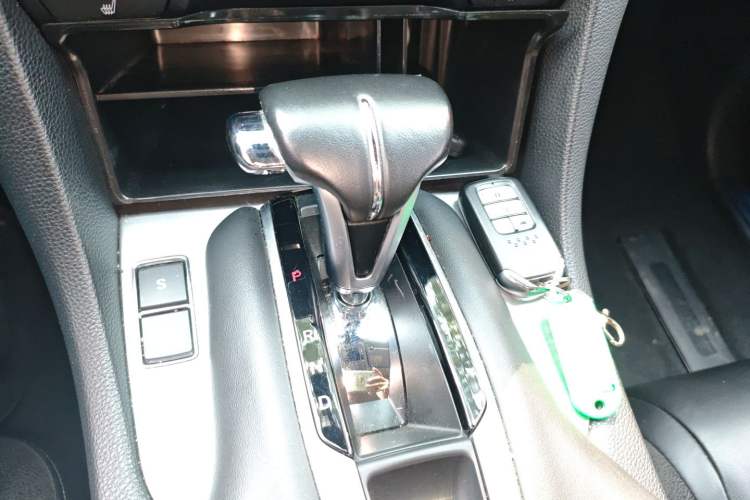 Used Honda Avancier 2017 240TURBO Two-Wheel Drive Premium Edition Gear Lever