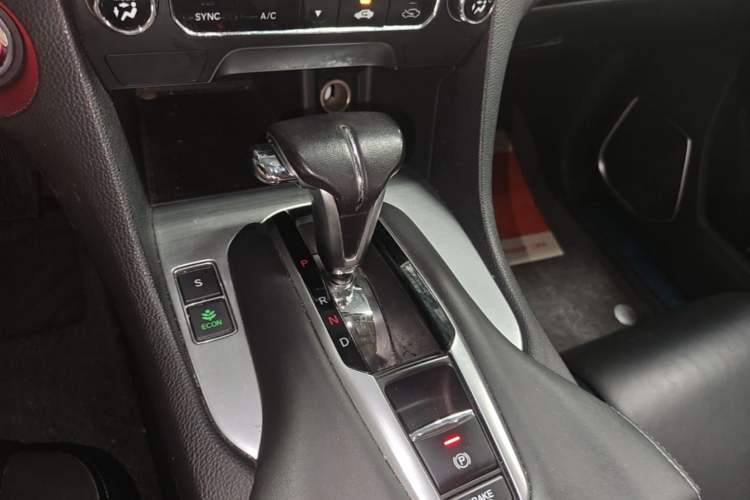 Used Honda Avancier 2017 240TURBO Two-Wheel Drive Comfort Version Gear Lever