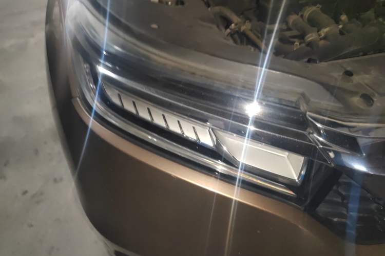 Used Honda Avancier 2017 240TURBO Two-Wheel Drive Premium Edition Right Front Headlight