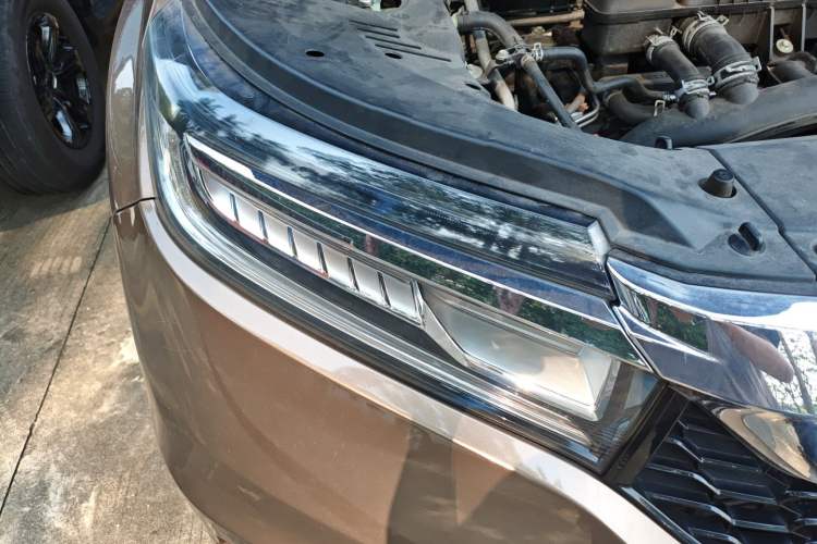 Used Honda Avancier 2017 240TURBO Two-Wheel Drive Premium Edition Right Front Headlight