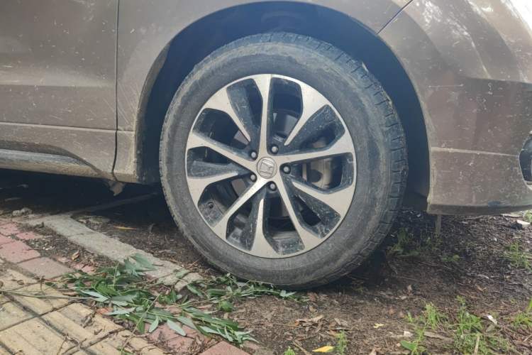 Used Honda Avancier 2017 240TURBO Two-Wheel Drive Premium Edition Right Front Wheel Hub