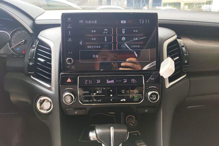 Used Honda Avancier 2017 240TURBO Two-Wheel Drive Premium Edition Audio And AC Panel