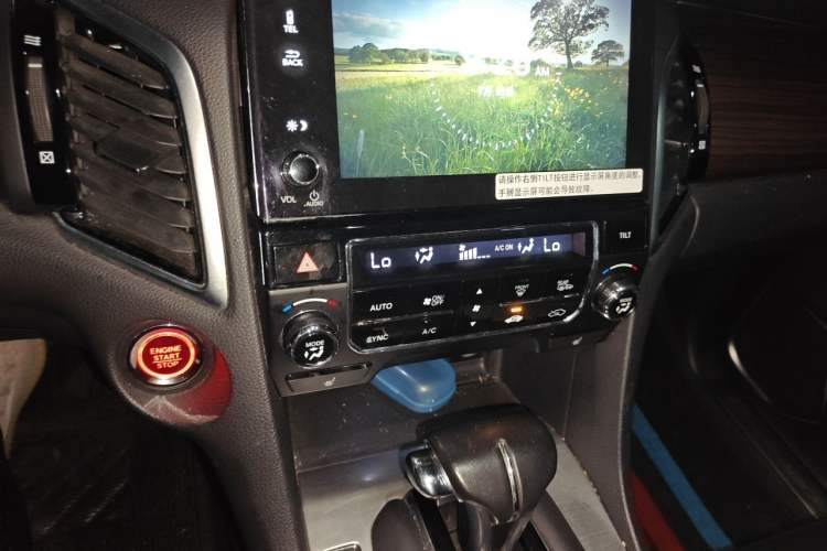 Used Honda Avancier 2017 240TURBO Two-Wheel Drive Luxury Edition Audio And AC Panel