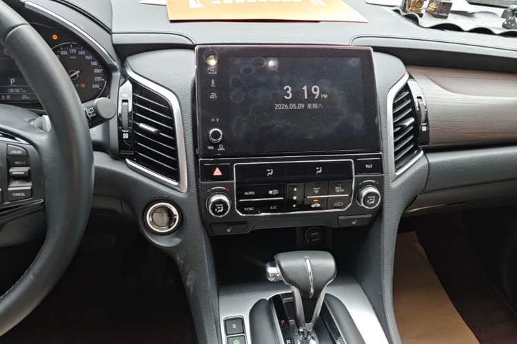 Used Honda Avancier 2017 240TURBO Two-Wheel Drive Luxury Edition Audio And AC Panel