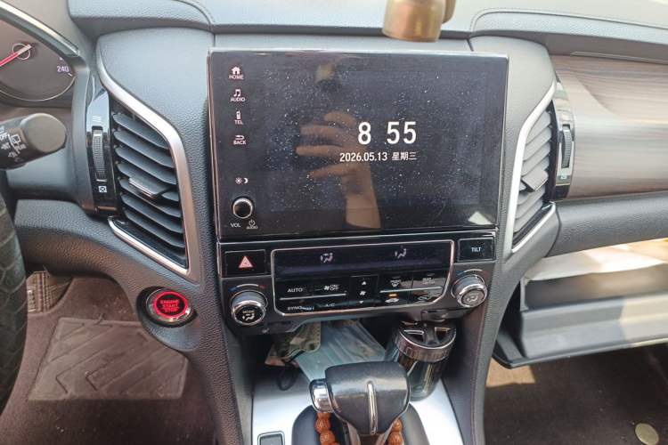 Used Honda Avancier 2017 240TURBO Two-Wheel Drive Luxury Edition Audio And AC Panel
