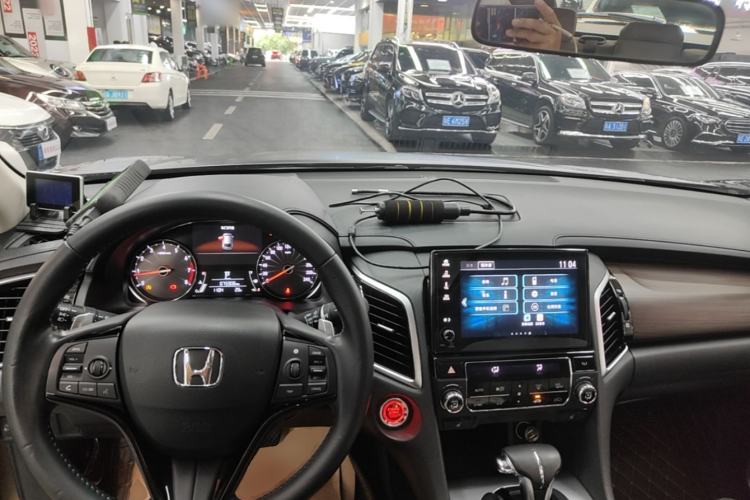 Used Honda Avancier 2017 240TURBO Two-Wheel Drive Luxury Edition Center Console