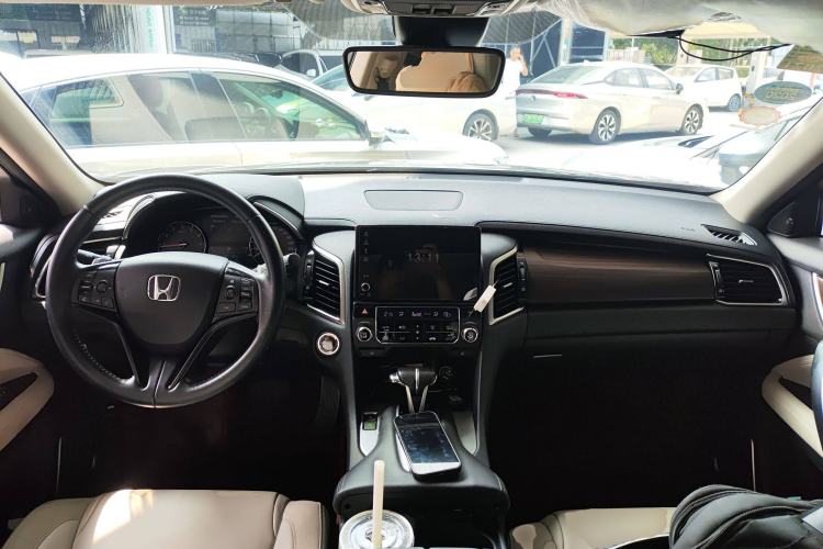 Used Honda Avancier 2017 240TURBO Two-Wheel Drive Premium Edition Center Console