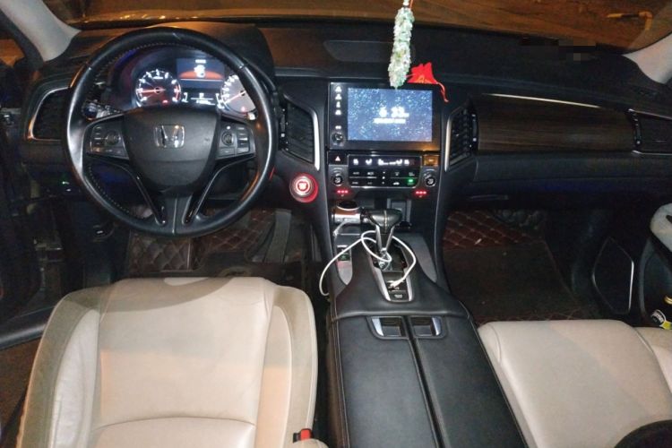 Used Honda Avancier 2017 240TURBO Two-Wheel Drive Premium Edition Center Console