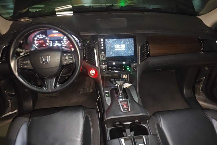 Used Honda Avancier 2017 240TURBO Two-Wheel Drive Luxury Edition Center Console