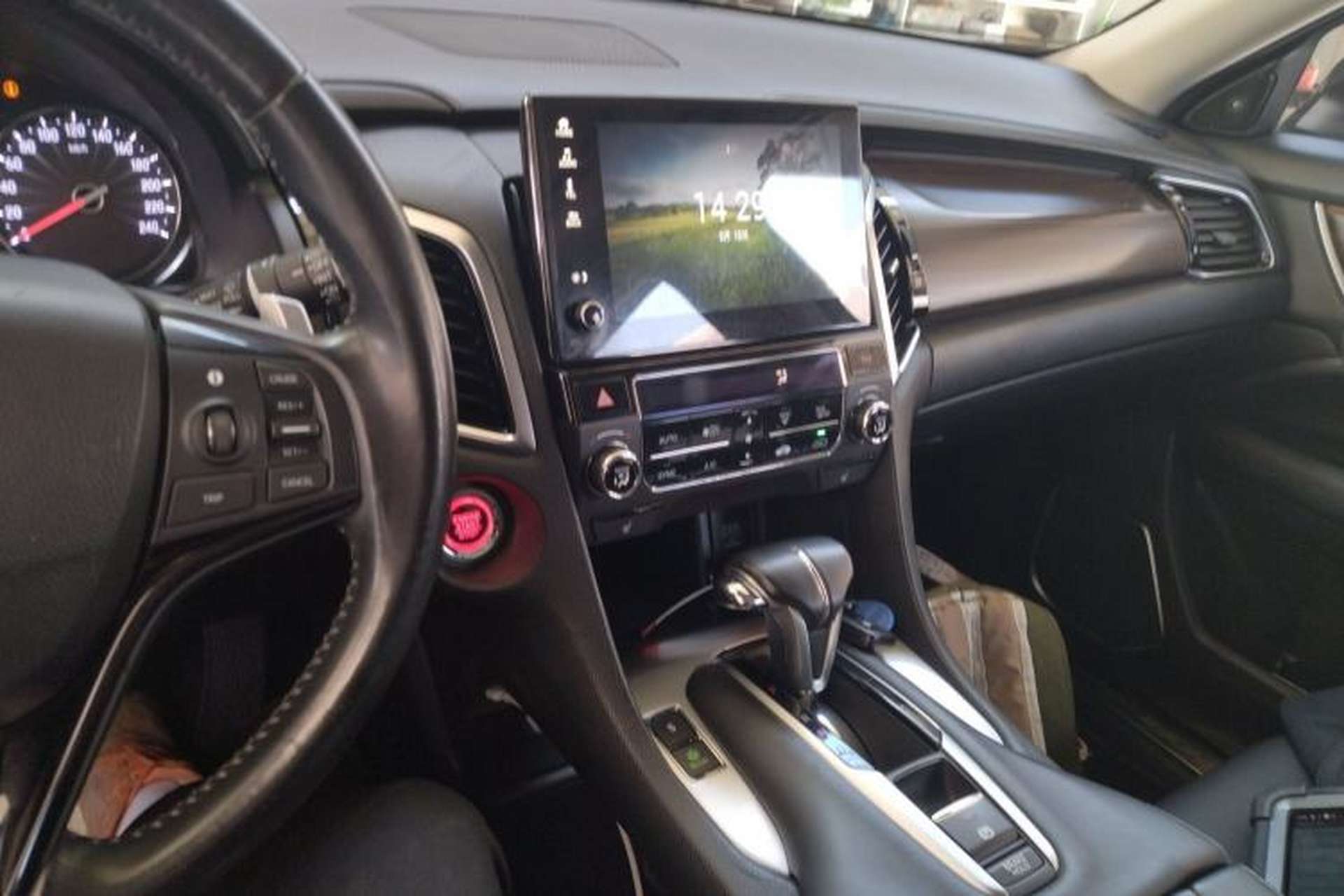 Used Honda Avancier 2017 240TURBO Two-Wheel Drive Premium Edition Center Console