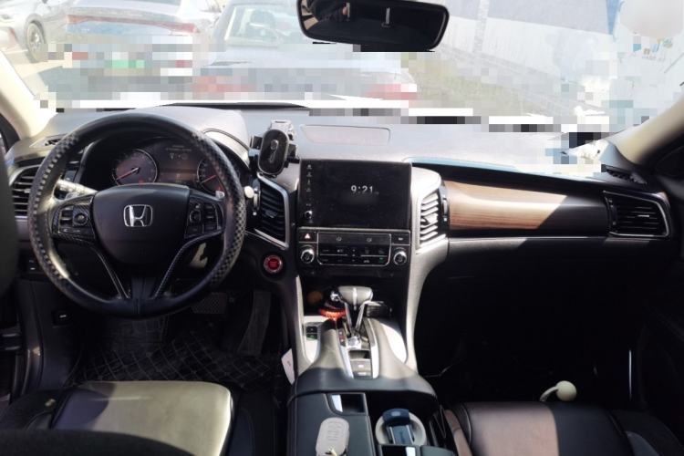 Used Honda Avancier 2017 240TURBO Two-Wheel Drive Premium Edition Center Console