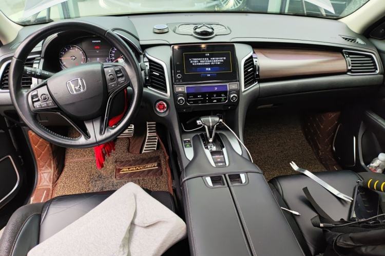 Used Honda Avancier 2017 240TURBO Two-Wheel Drive Premium Edition Center Console